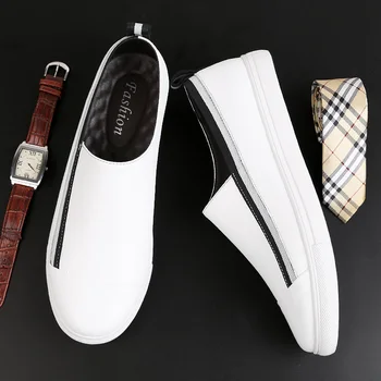 Gospodo mokasinke od prave kože Luksuzni brand Ljetna moda Male bijele cipele Klasična Udoban Casual cipele za vožnju 2021