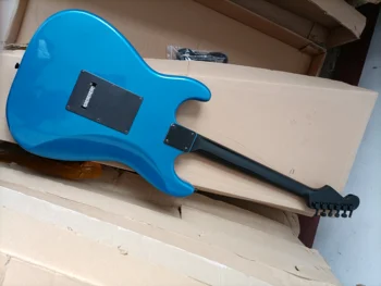 Kineska tvornica na red ST Nebo-plava crvena plava električna gitara Floyd Rose Bridge 67 st